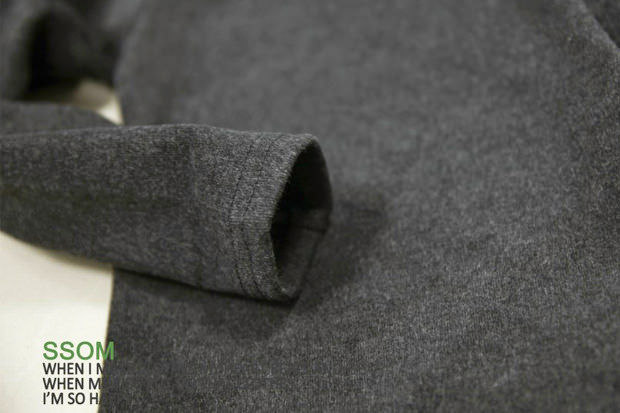 シンプル長袖Tシャツ：袖口詳細