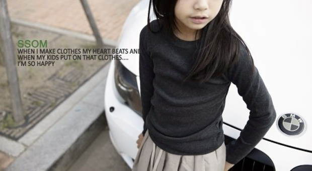 シンプル長袖Tシャツ：グレー着用画像