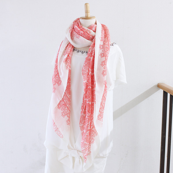 プラントプリントストール：レッド着用イメージ画像