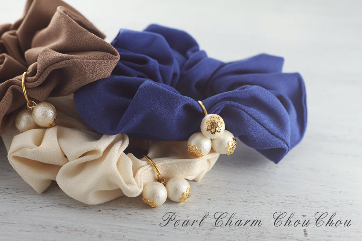 パールチャーム付きシュシュ